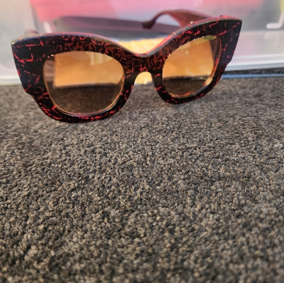FENDI NEW Sunglasses beautiful red and black design - Picture 3 of 10